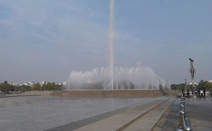 军校广场60米高喷泉